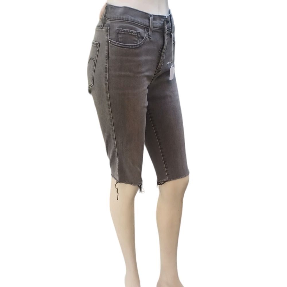 661941....Levi's Gray Shorts Size 29, 12" Inseam 9" Rise - Picture 3 of 6